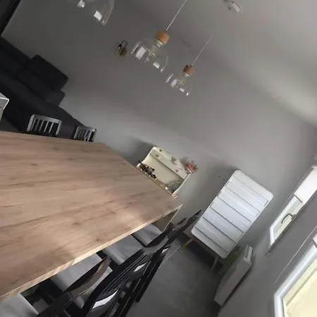 Belle Maison Renovee Avec Jardin Bien Situee